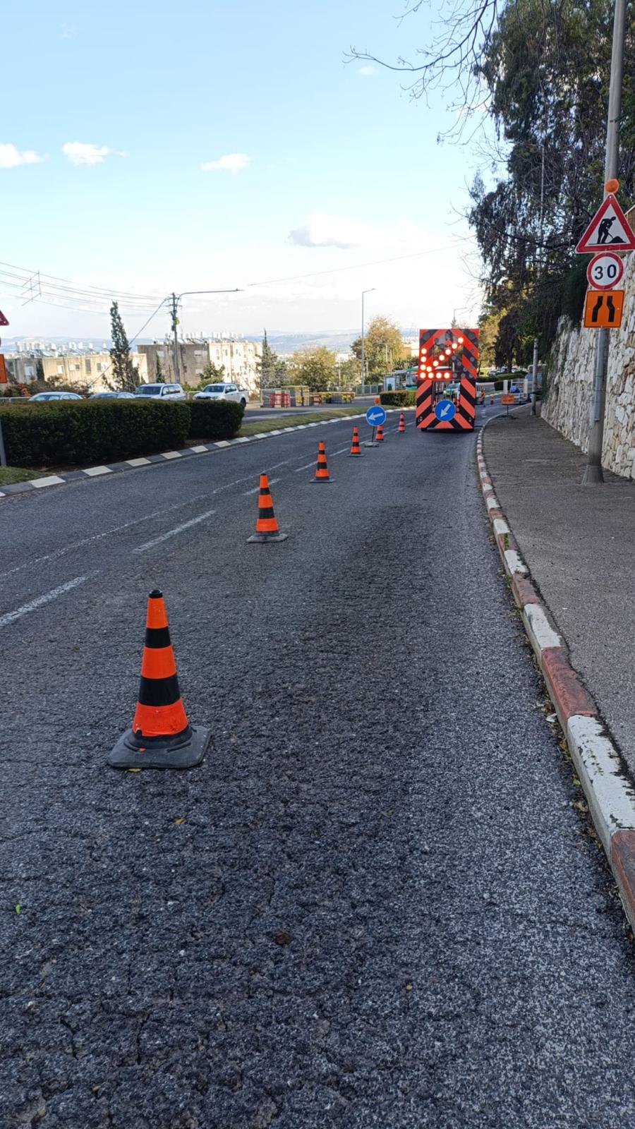 הסדרת תנועה עם עגלת חץ בעלייה
